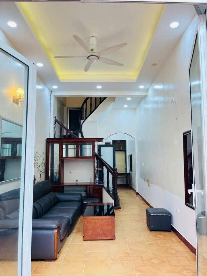 Cho thuê nhà nguyên căn ngõ 161 Thịnh Quang 45m2, 4 tầng x 4 ngủ, 14.5 Triệu - Ảnh 1